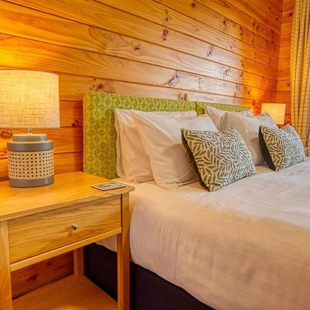 Paparoa Beach Hideaway With Hot Tub Barrytown Buitenkant foto