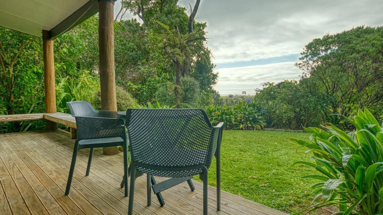 Paparoa Beach Hideaway With Hot Tub Barrytown Buitenkant foto