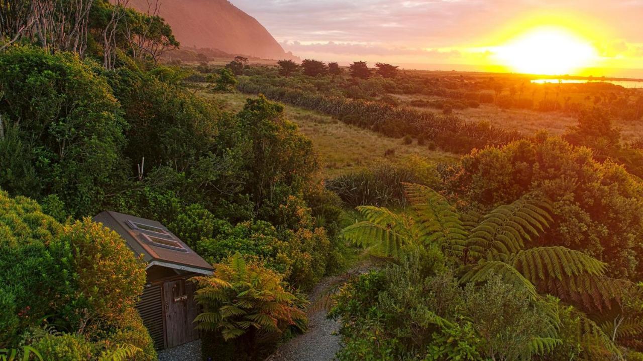 Paparoa Beach Hideaway With Hot Tub Barrytown Buitenkant foto