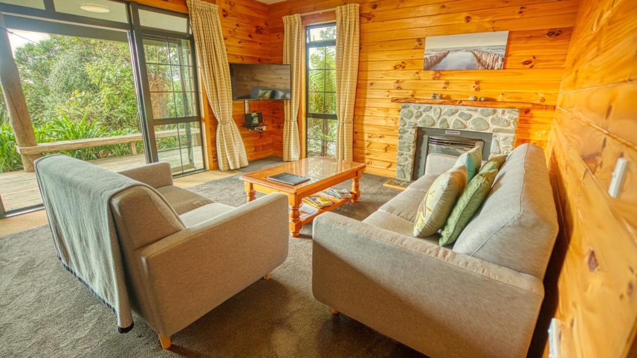 Paparoa Beach Hideaway With Hot Tub Barrytown Buitenkant foto