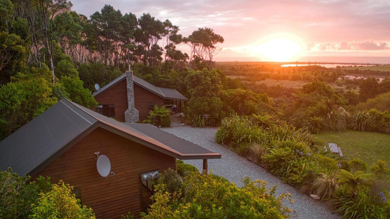 Paparoa Beach Hideaway With Hot Tub Barrytown Buitenkant foto