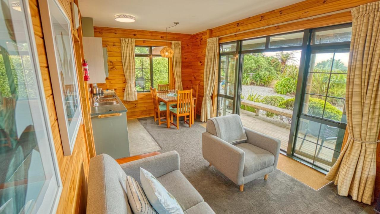 Paparoa Beach Hideaway With Hot Tub Barrytown Buitenkant foto