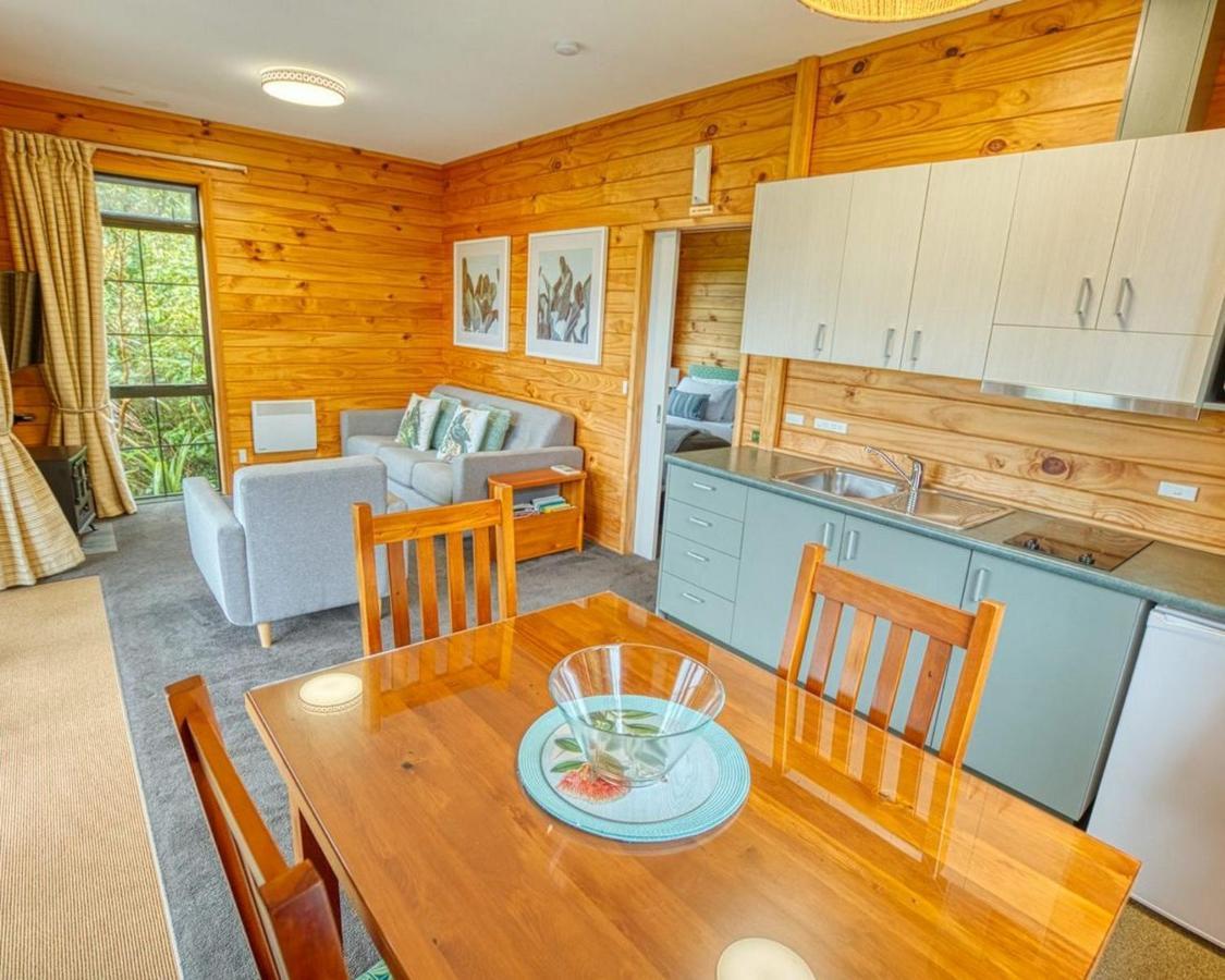 Paparoa Beach Hideaway With Hot Tub Barrytown Buitenkant foto