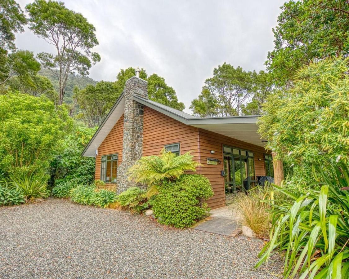 Paparoa Beach Hideaway With Hot Tub Barrytown Buitenkant foto
