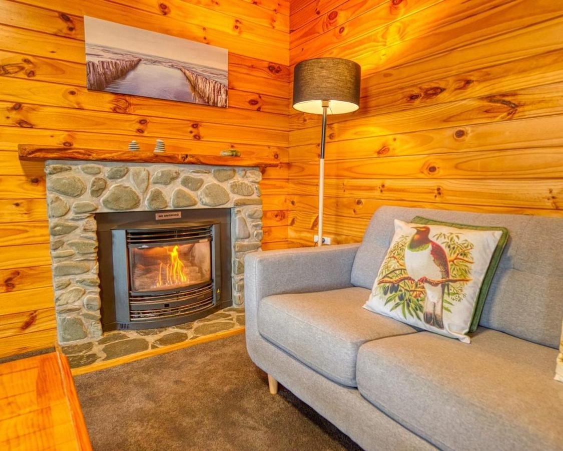 Paparoa Beach Hideaway With Hot Tub Barrytown Buitenkant foto