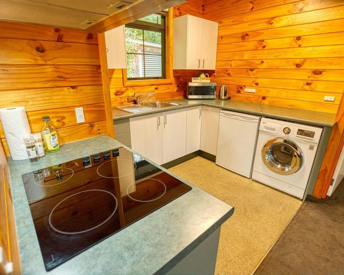 Paparoa Beach Hideaway With Hot Tub Barrytown Buitenkant foto