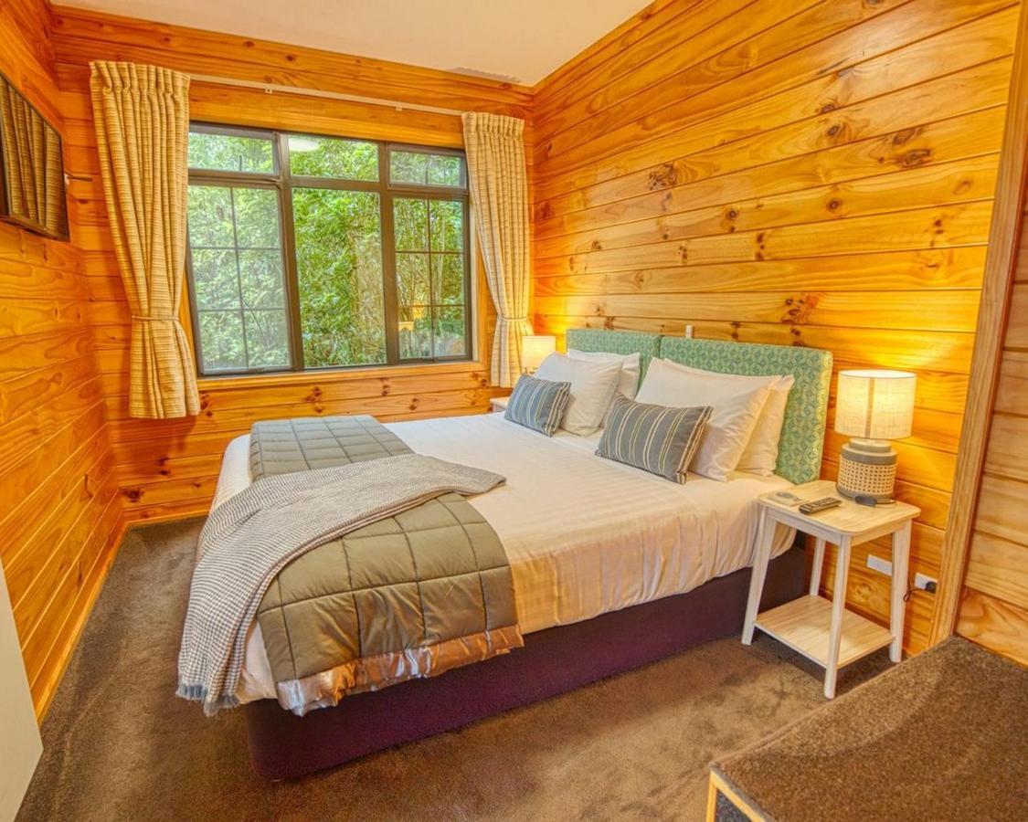 Paparoa Beach Hideaway With Hot Tub Barrytown Buitenkant foto