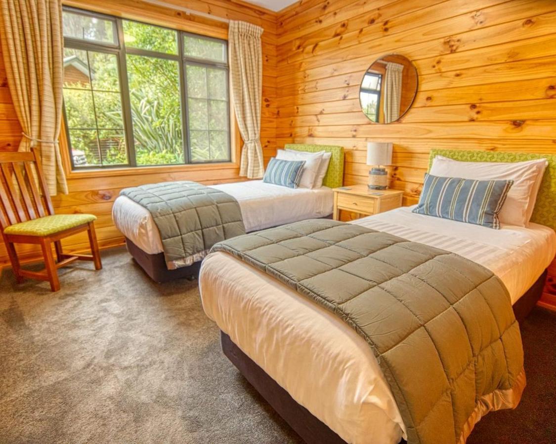 Paparoa Beach Hideaway With Hot Tub Barrytown Buitenkant foto