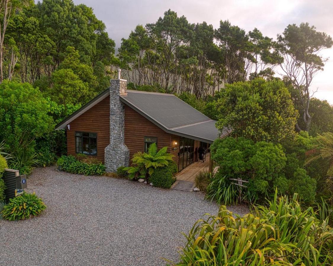 Paparoa Beach Hideaway With Hot Tub Barrytown Buitenkant foto